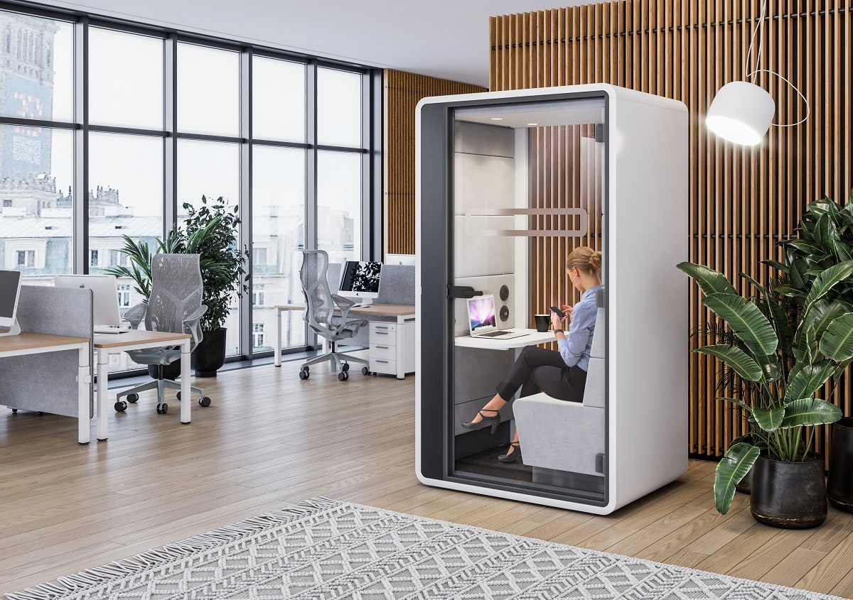 Bureau "POD" moderne en forme de cabine dans des locaux.
