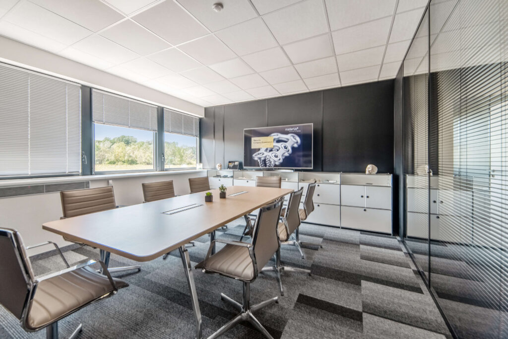 Détail d'un ensemble de chaise et table de réunion